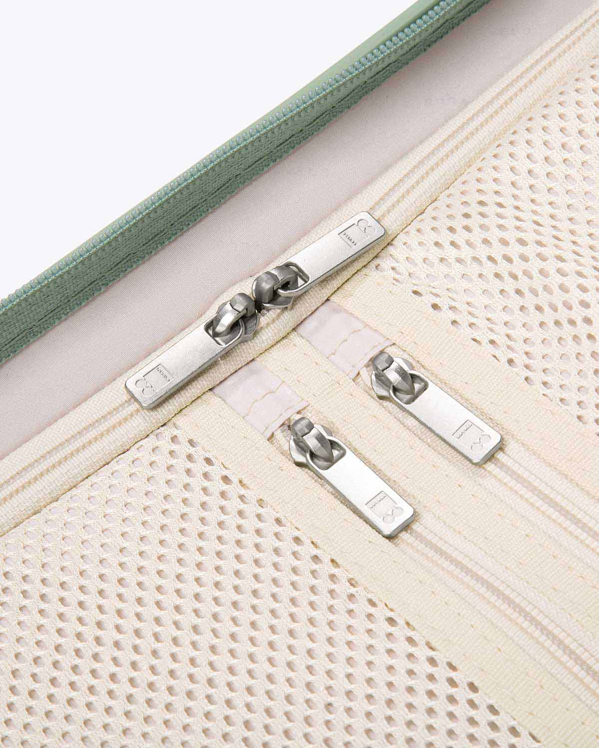 Vintage Check-in 24''& 26'' - Image 11